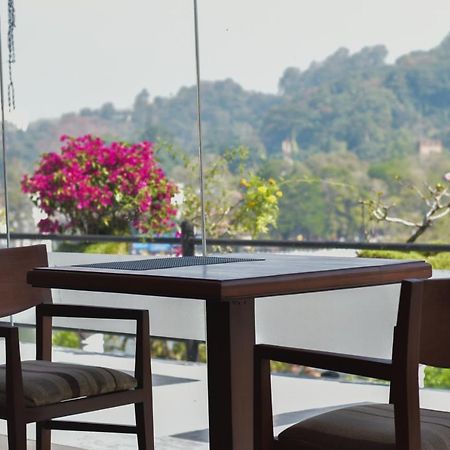 Heaven Seven Kandy Exterior foto